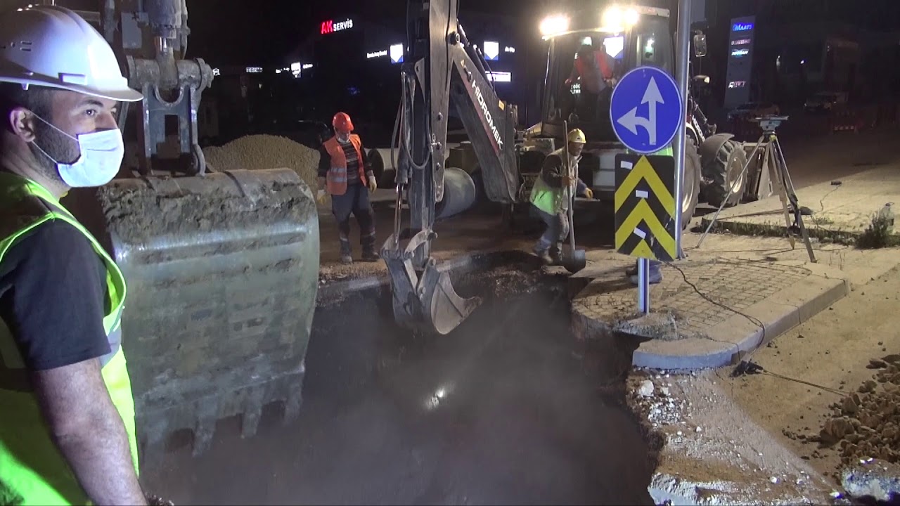 ASKİ YENİMAHALLE BAĞDAT CADDESİ&#39;NDE ALTYAPI SORUNUNU KÖKTEN ÇÖZDÜ