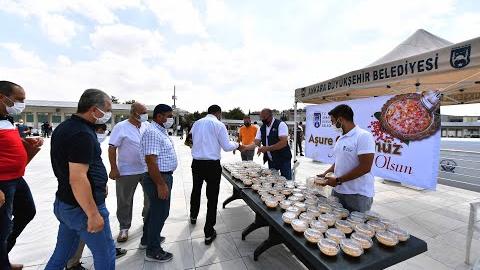 Muharrem Ayı nedeniyle Kızılay Meydanı, 6 hastane ve 10 camide vatandaşlarımıza aşure ikram ettik